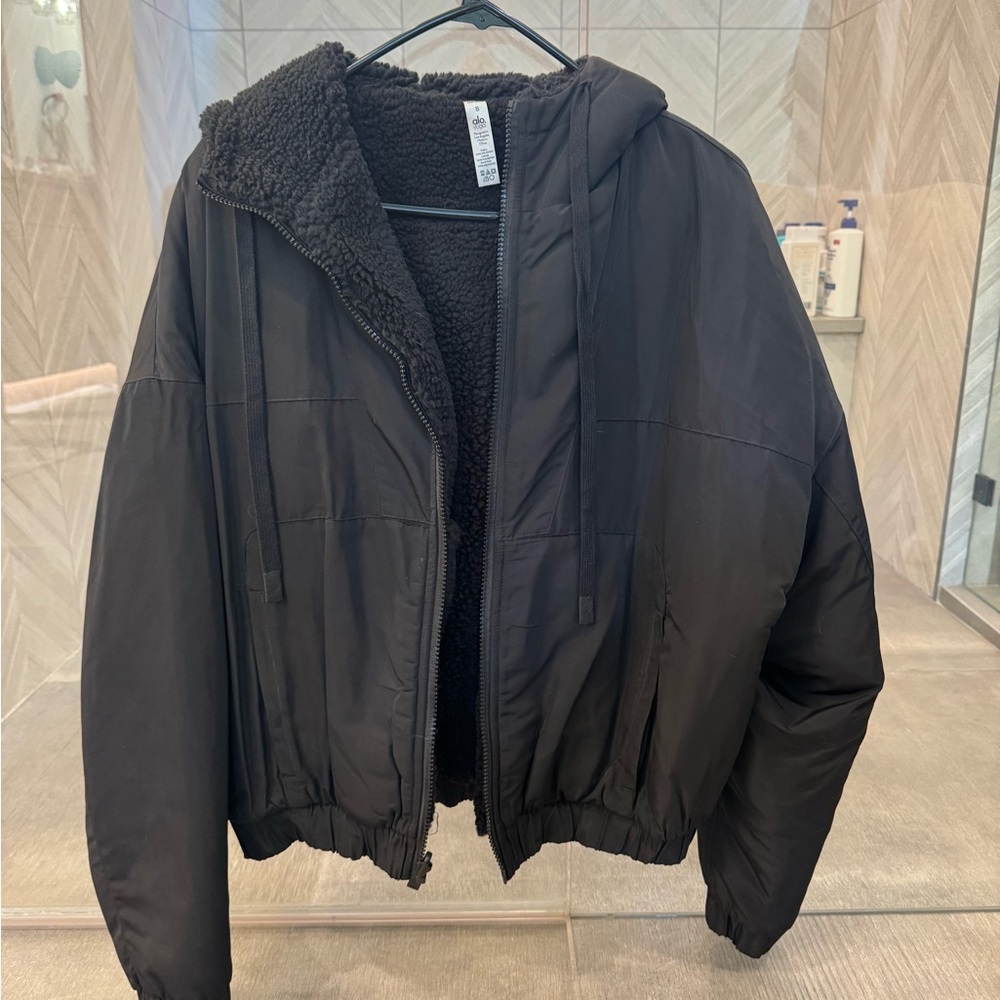 Alo Yoga Sherpa lined puff jacket